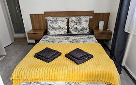 Appartements Avec Terrasse Proche Metro - Paris A 25Min